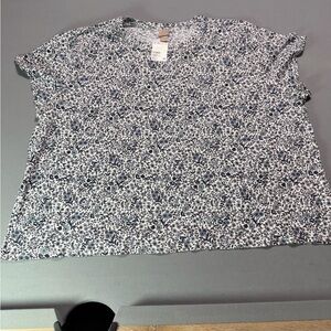 H&M navy and White Floral Short Sleeve Top plus size designer mall